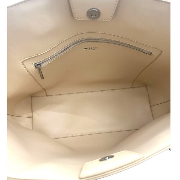 NWOT! Matt & Nat NIVI Vegan Leather Sustainable Tote Bag with Interior Pouch - Picture 3 of 10